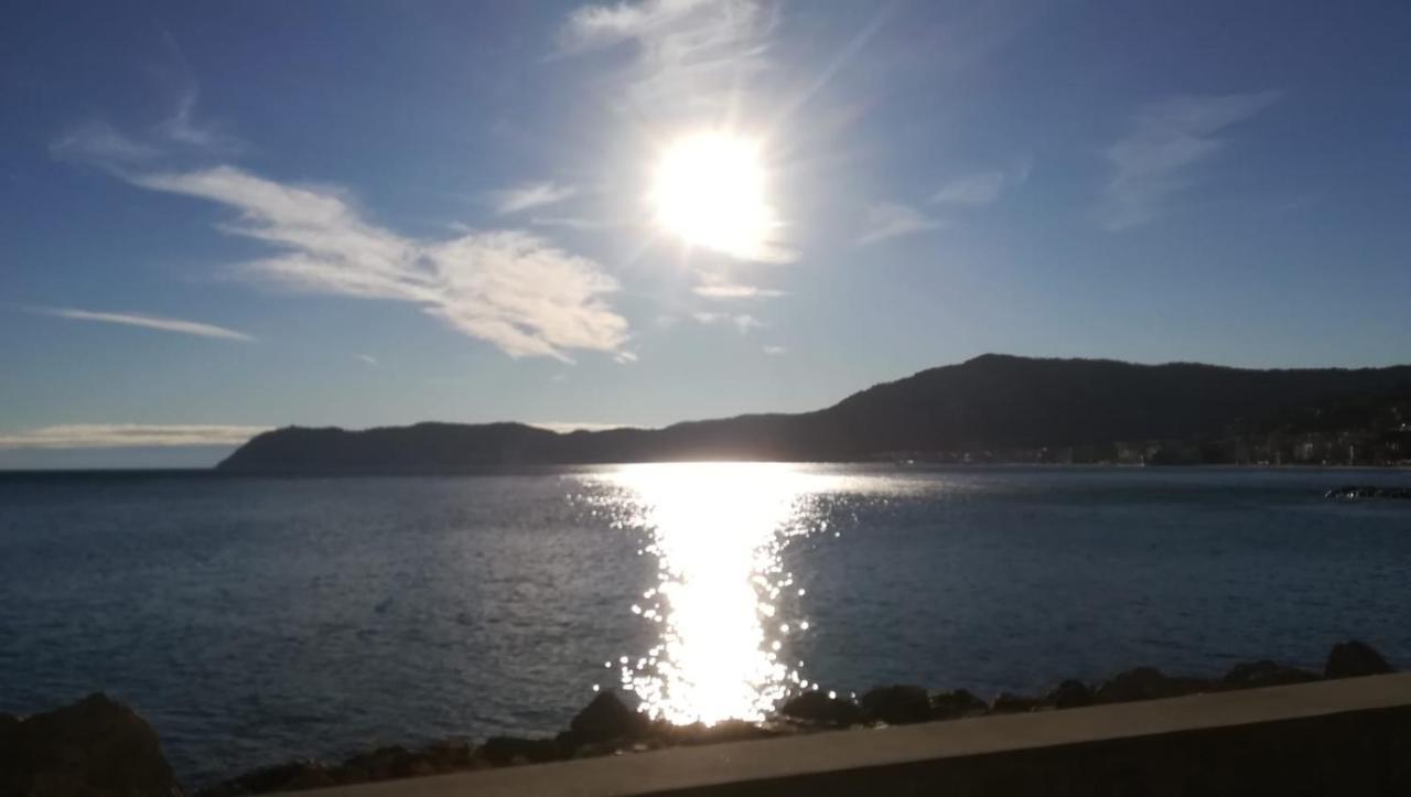 Cadorna Fronte Mare Apartment อาลัสซิโอ ภายนอก รูปภาพ