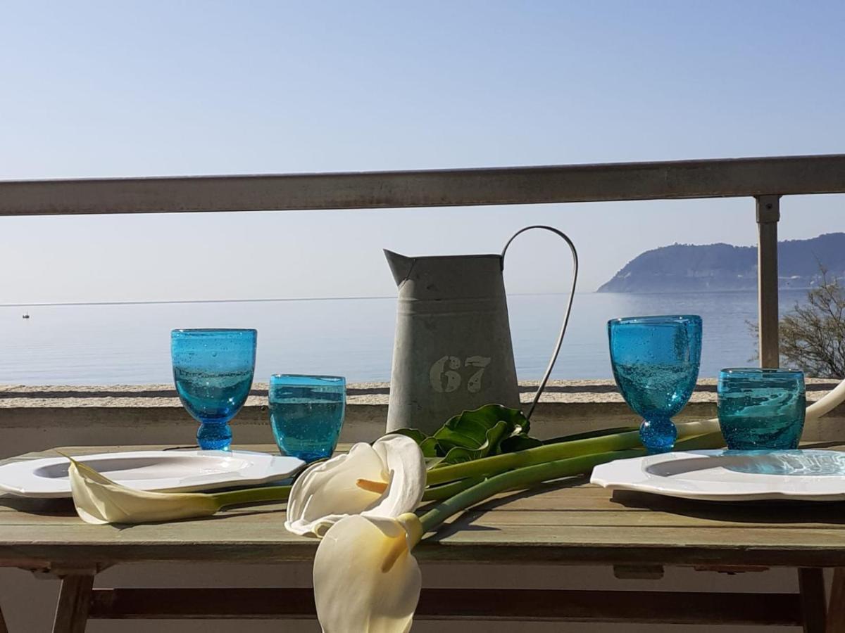 Cadorna Fronte Mare Apartment อาลัสซิโอ ภายนอก รูปภาพ